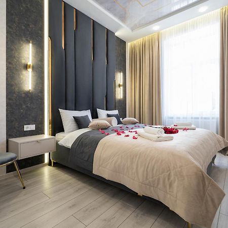 Rynok Square City Center Two Bedroom Apartment! Lviv Extérieur photo
