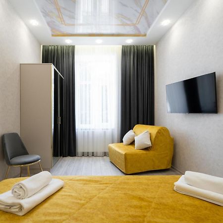 Rynok Square City Center Two Bedroom Apartment! Lviv Extérieur photo