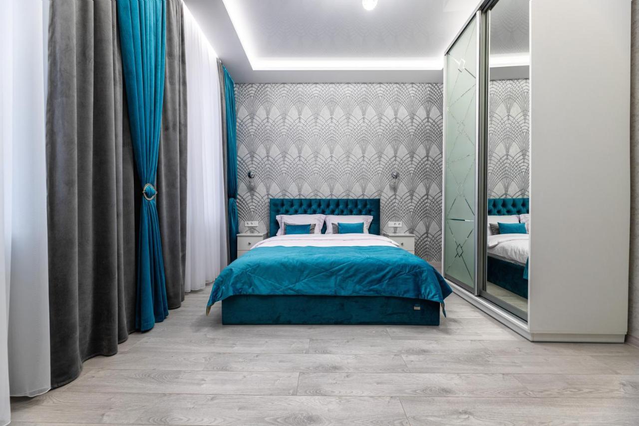 Rynok Square City Center Two Bedroom Apartment! Lviv Extérieur photo