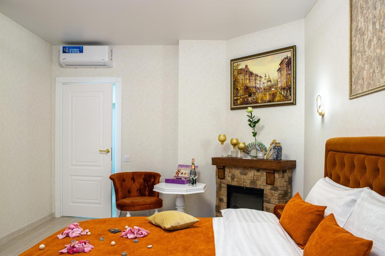 Rynok Square City Center Two Bedroom Apartment! Lviv Extérieur photo