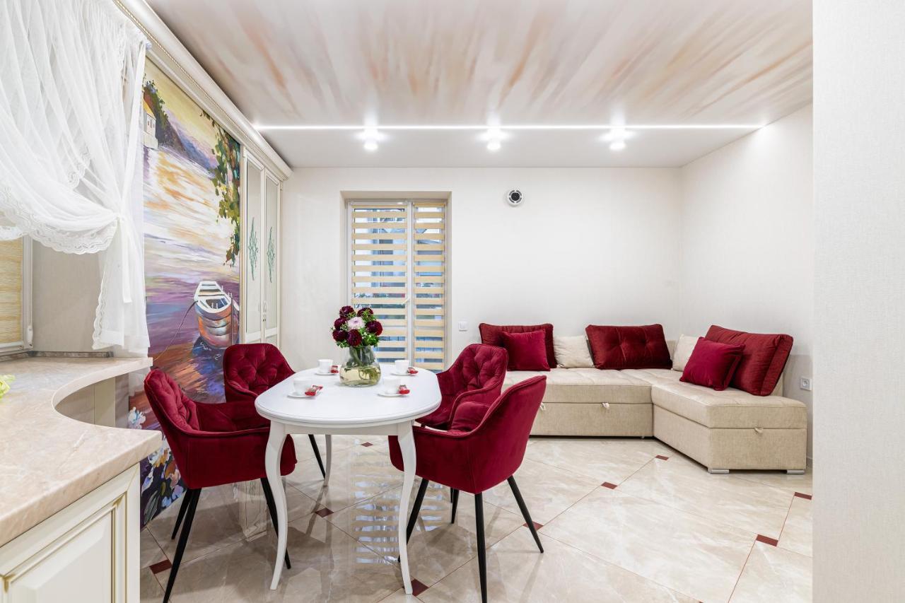 Rynok Square City Center Two Bedroom Apartment! Lviv Extérieur photo