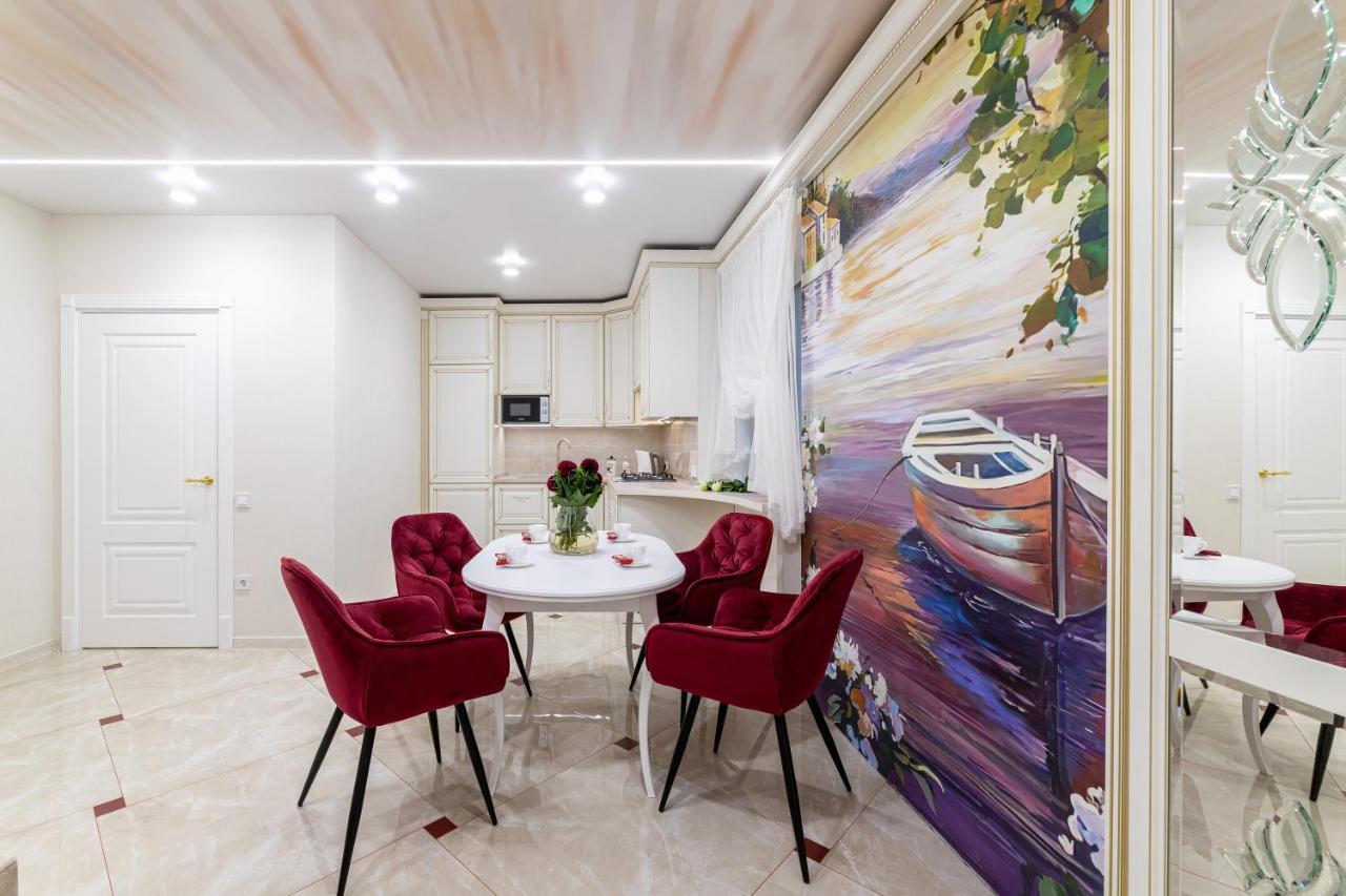 Rynok Square City Center Two Bedroom Apartment! Lviv Extérieur photo
