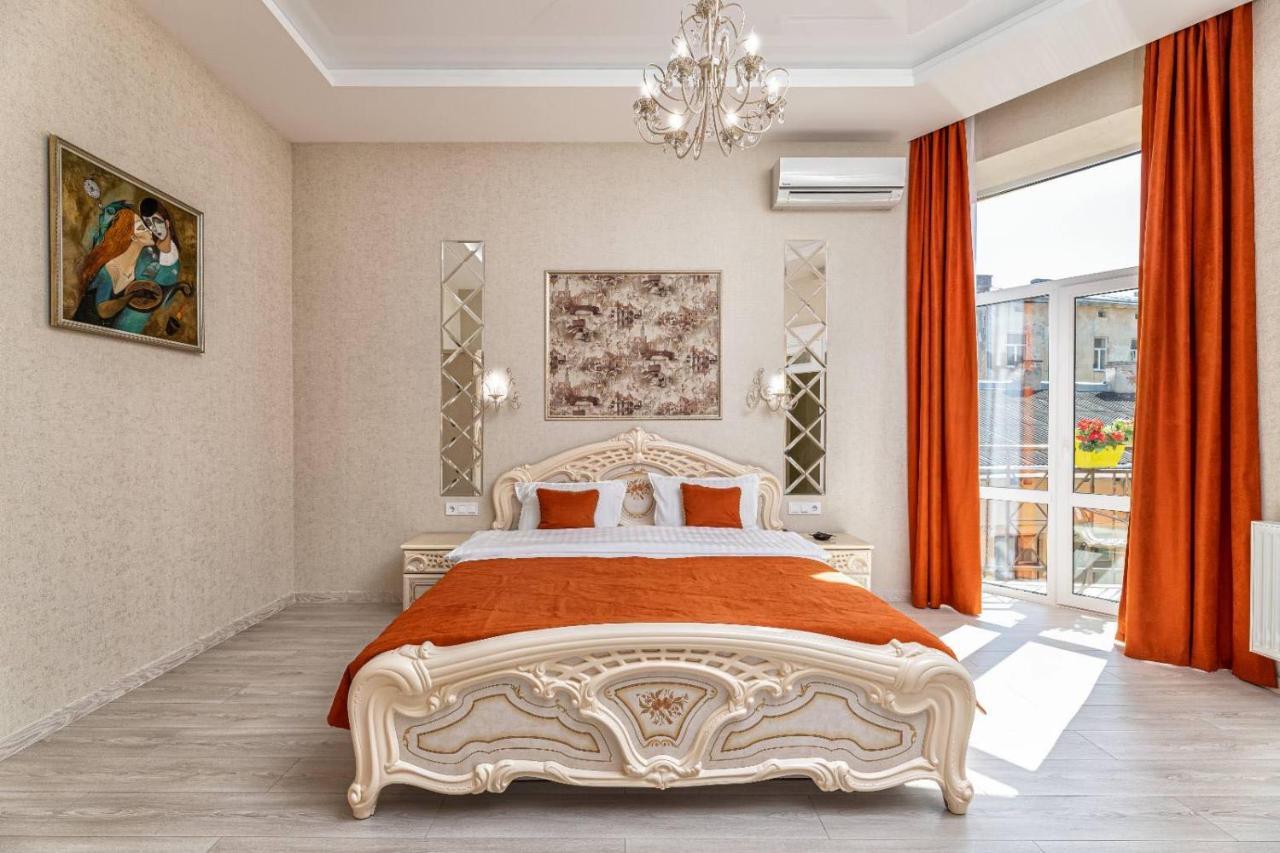 Rynok Square City Center Two Bedroom Apartment! Lviv Extérieur photo