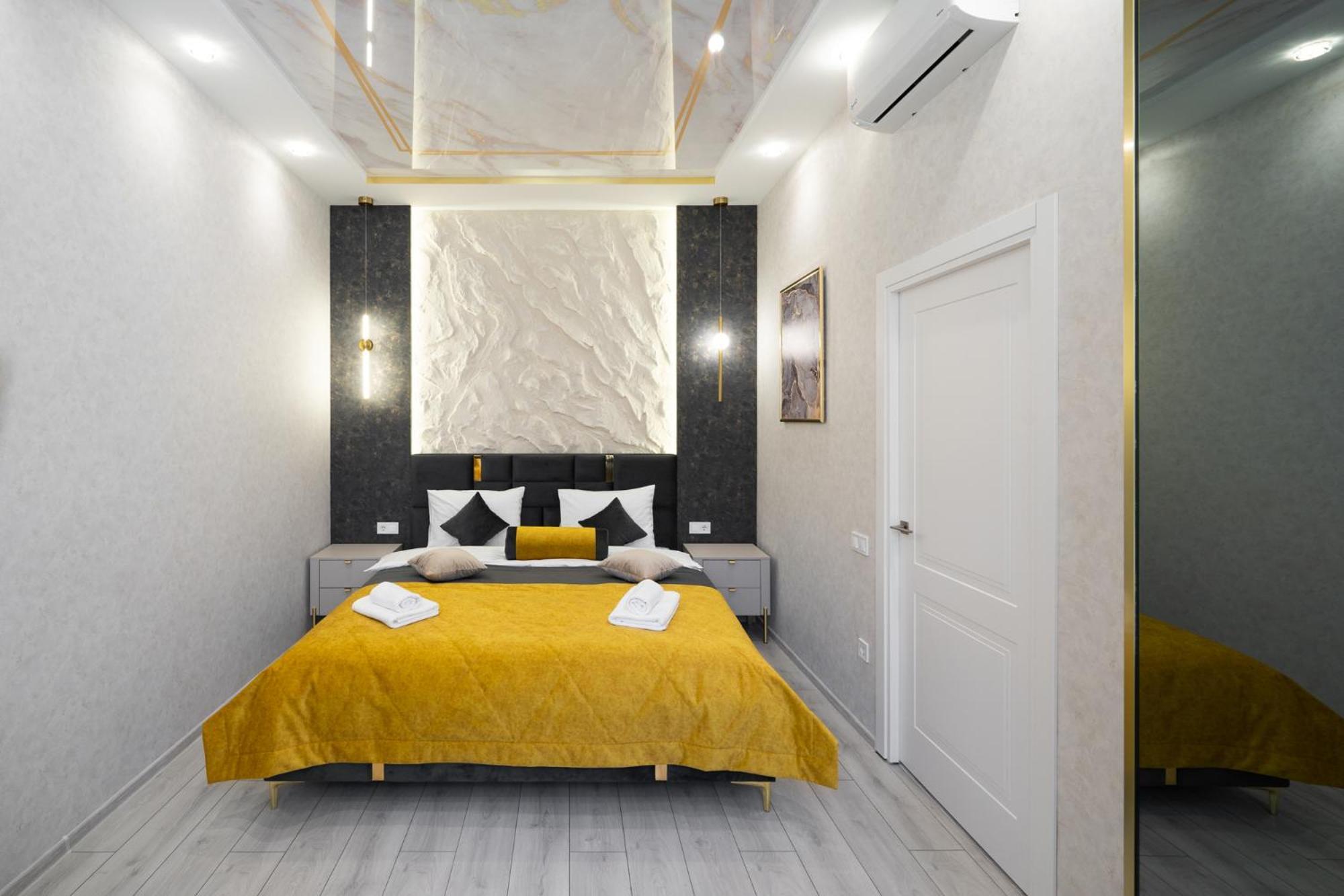 Rynok Square City Center Two Bedroom Apartment! Lviv Extérieur photo