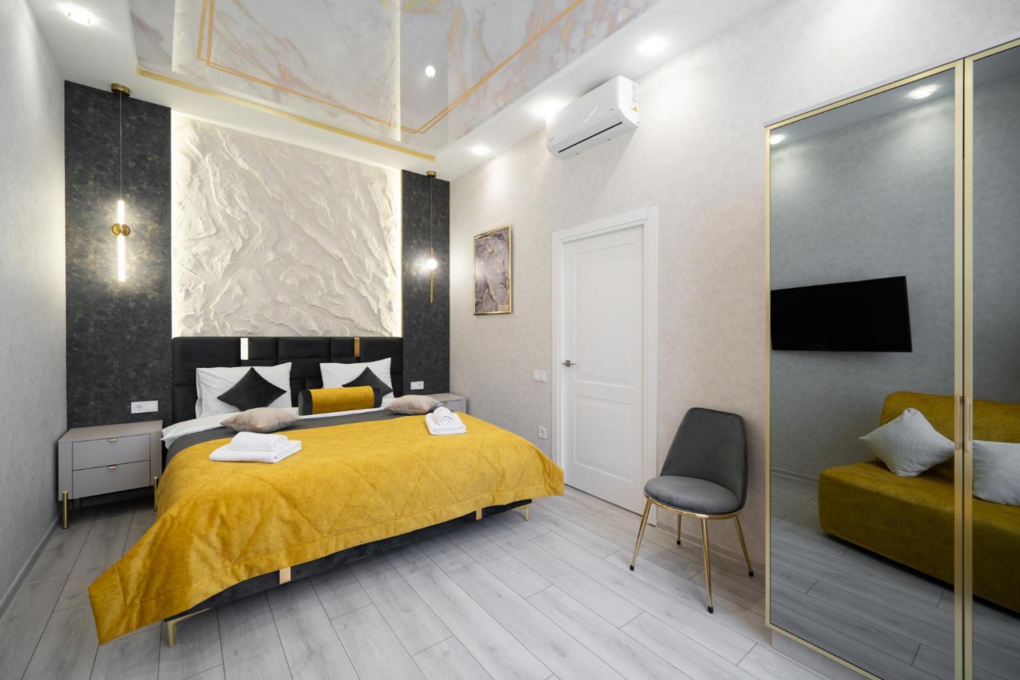 Rynok Square City Center Two Bedroom Apartment! Lviv Extérieur photo