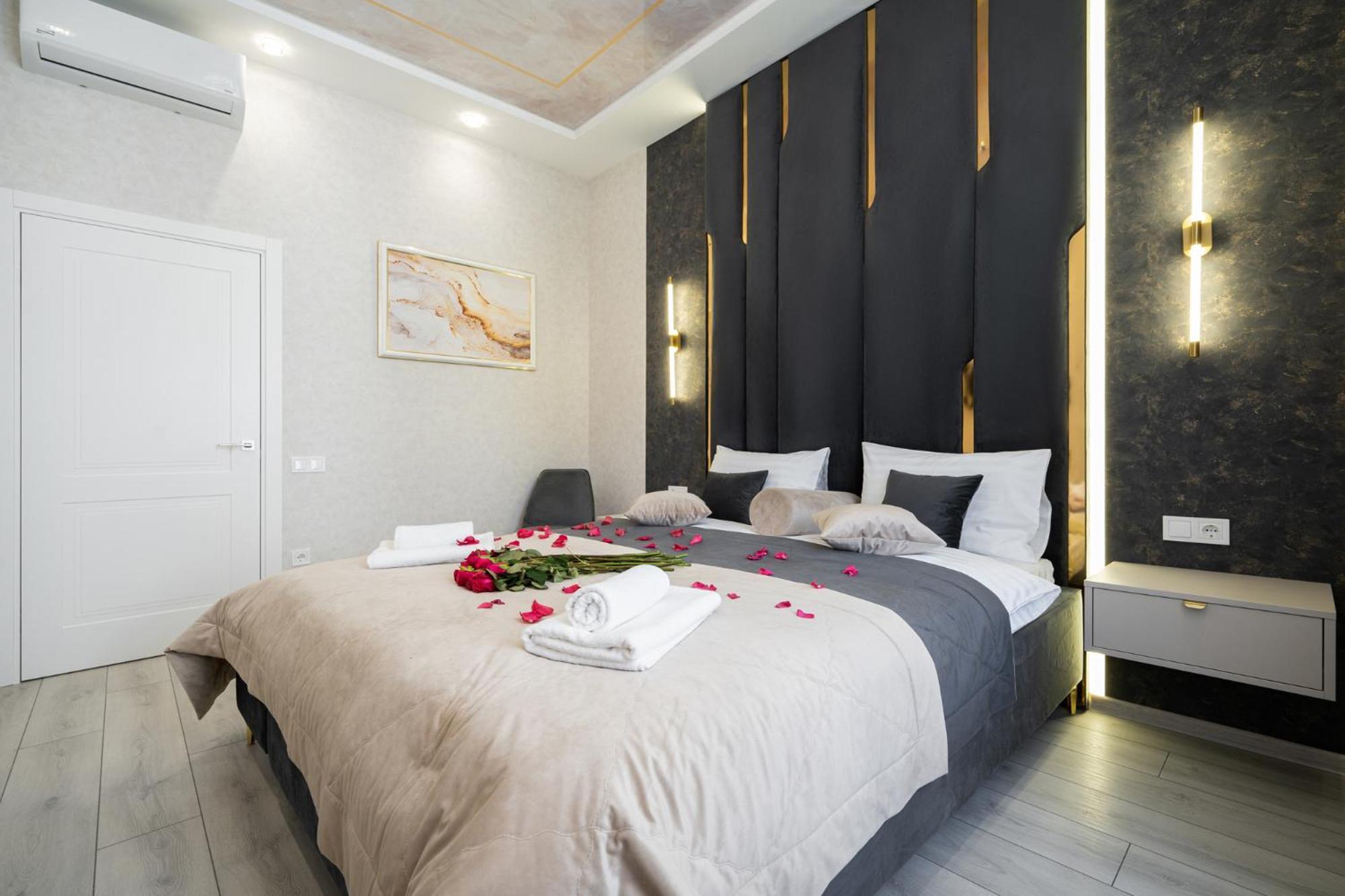 Rynok Square City Center Two Bedroom Apartment! Lviv Extérieur photo